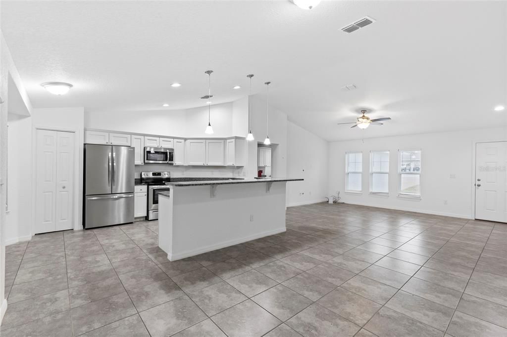 For Sale: $299,990 (3 beds, 2 baths, 1689 Square Feet)