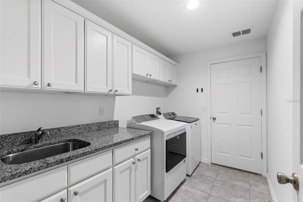 For Sale: $299,990 (3 beds, 2 baths, 1689 Square Feet)