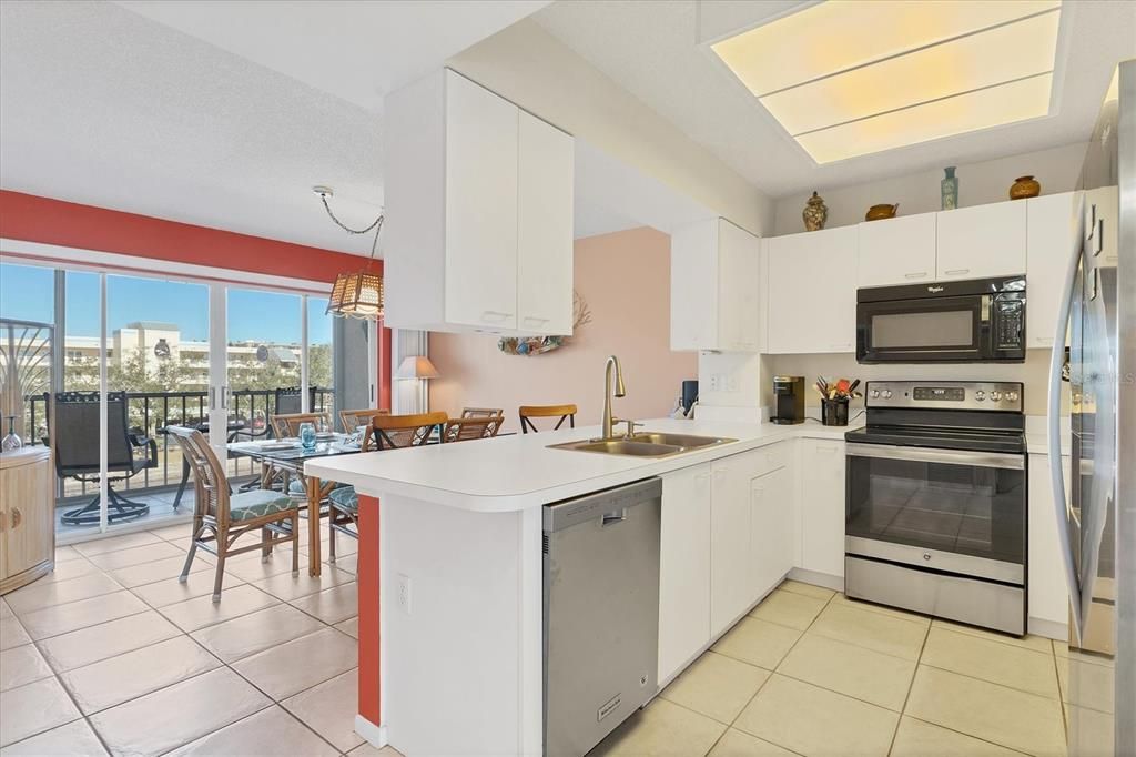 For Sale: $229,900 (2 beds, 2 baths, 1296 Square Feet)