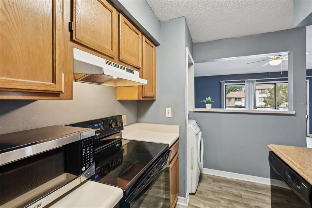 For Sale: $132,900 (1 beds, 1 baths, 800 Square Feet)