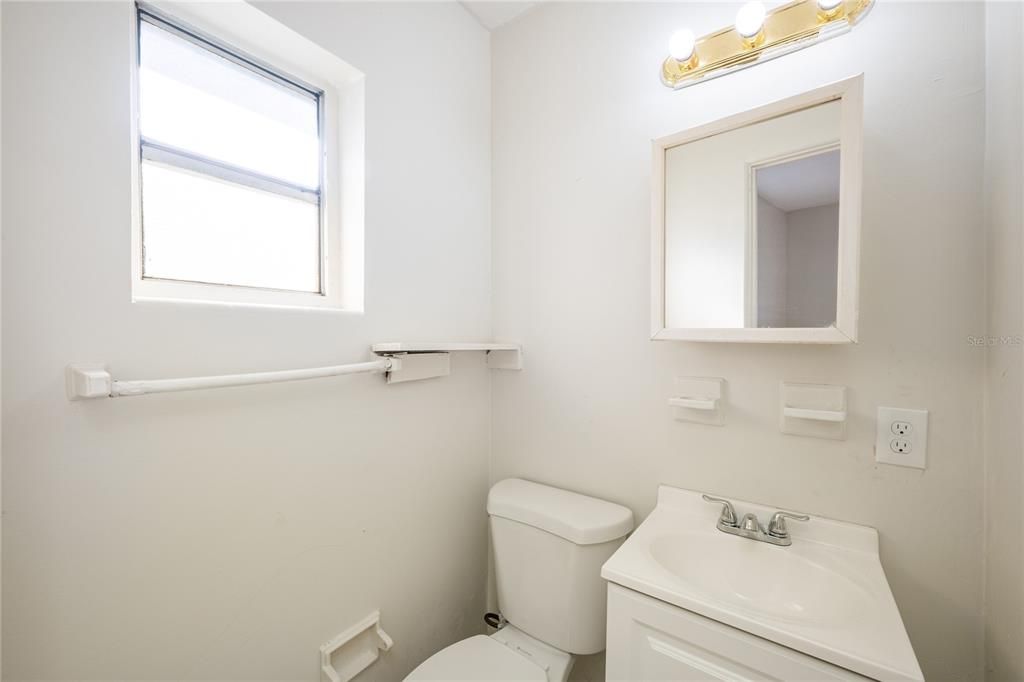 PRIMARY EN-SUITE HALF BATH.