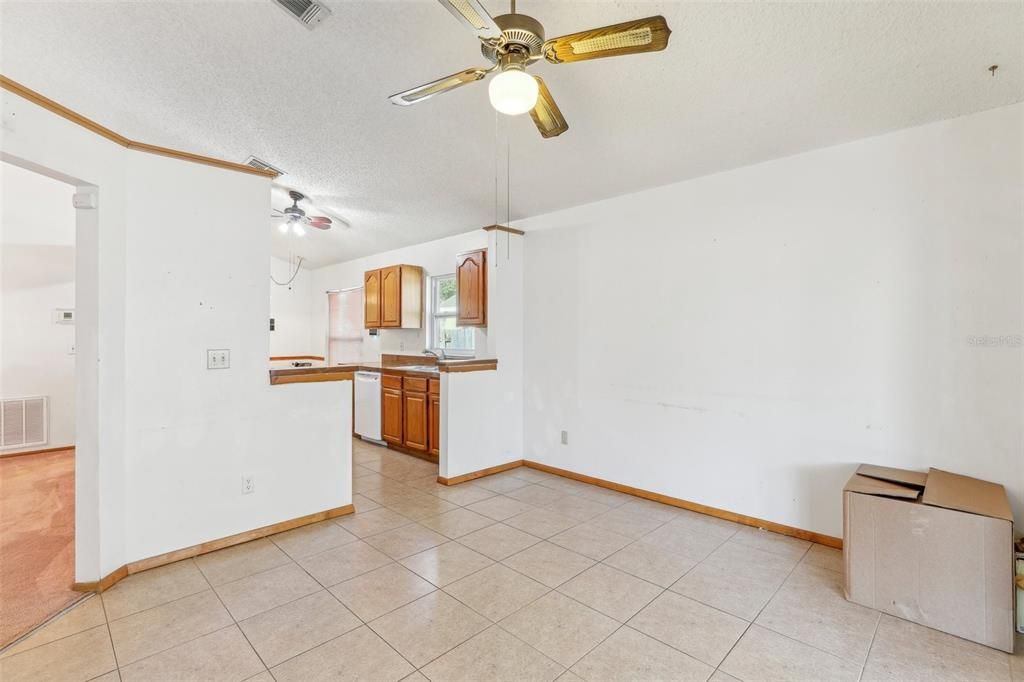 For Sale: $350,000 (4 beds, 2 baths, 1613 Square Feet)