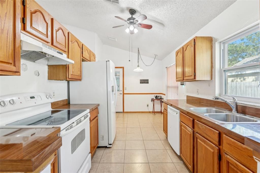 For Sale: $350,000 (4 beds, 2 baths, 1613 Square Feet)