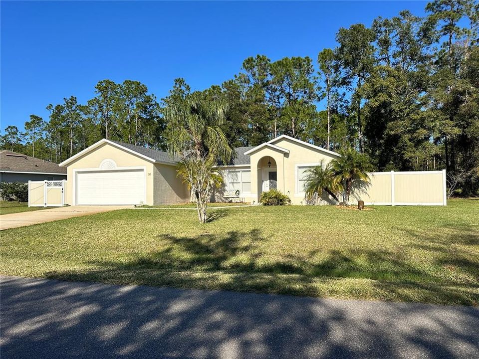 For Sale: $300,000 (3 beds, 2 baths, 1402 Square Feet)