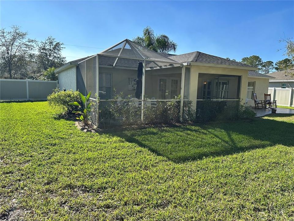 For Sale: $300,000 (3 beds, 2 baths, 1402 Square Feet)