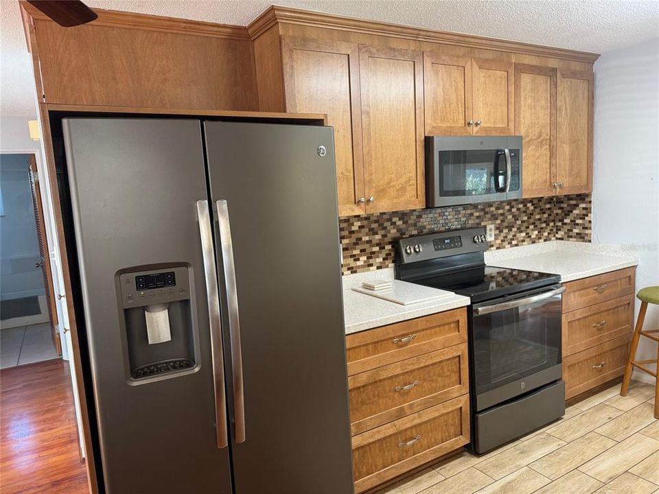 For Sale: $379,000 (2 beds, 2 baths, 980 Square Feet)