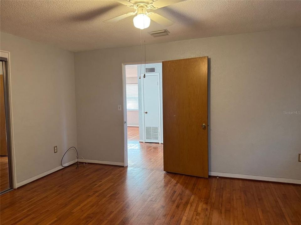 For Sale: $379,000 (2 beds, 2 baths, 980 Square Feet)