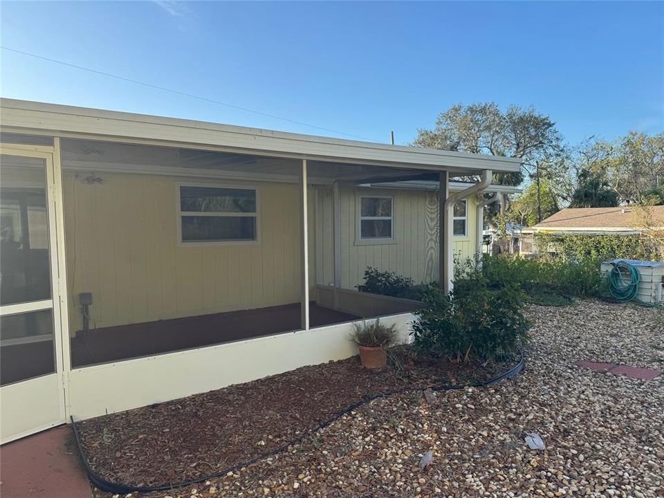 For Sale: $379,000 (2 beds, 2 baths, 980 Square Feet)