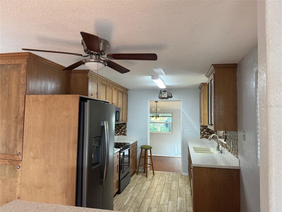 For Sale: $379,000 (2 beds, 2 baths, 980 Square Feet)