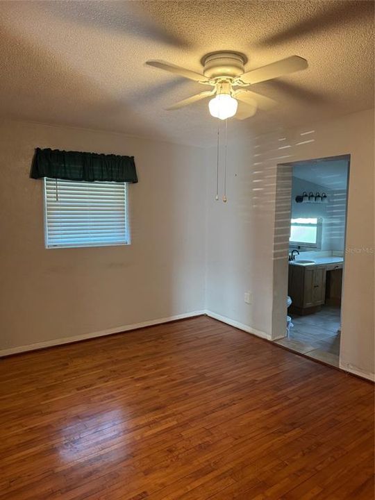 For Sale: $379,000 (2 beds, 2 baths, 980 Square Feet)