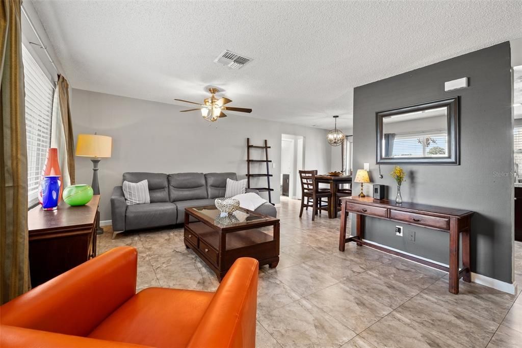 For Sale: $278,900 (2 beds, 2 baths, 1029 Square Feet)