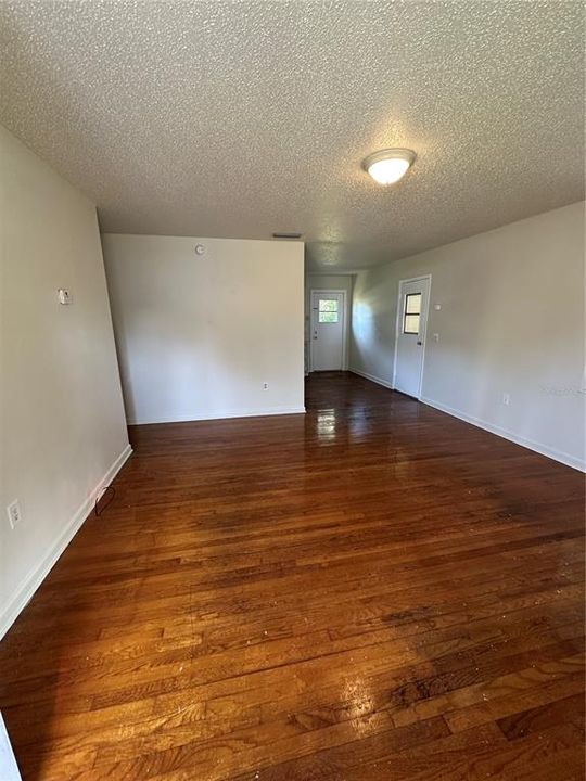 For Rent: $1,400 (3 beds, 1 baths, 1120 Square Feet)