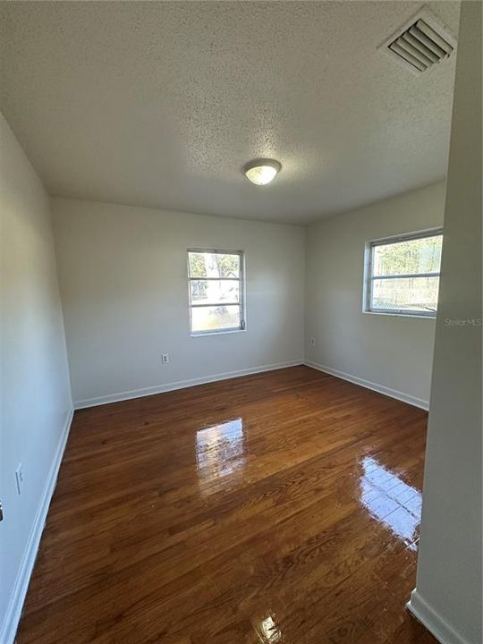 For Rent: $1,400 (3 beds, 1 baths, 1120 Square Feet)