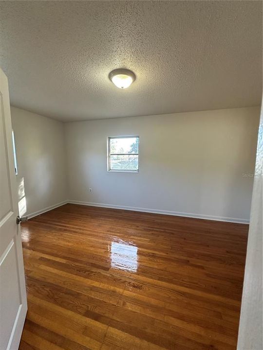 For Rent: $1,400 (3 beds, 1 baths, 1120 Square Feet)