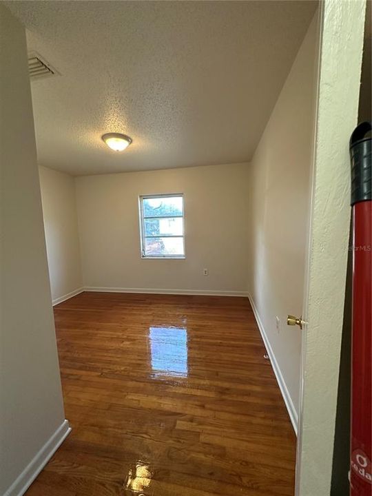 For Rent: $1,400 (3 beds, 1 baths, 1120 Square Feet)