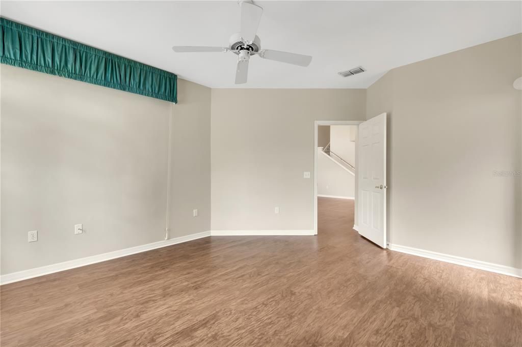 For Rent: $2,595 (3 beds, 2 baths, 1918 Square Feet)