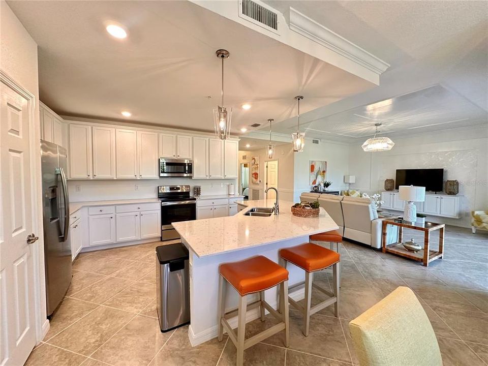 For Sale: $415,000 (2 beds, 2 baths, 1379 Square Feet)