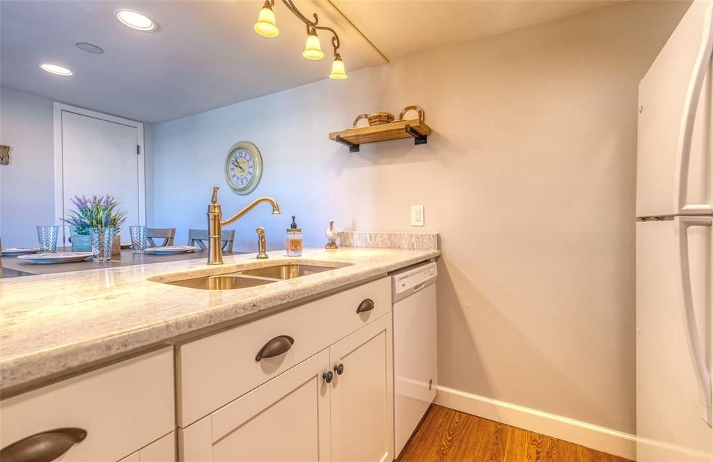 For Sale: $474,999 (1 beds, 1 baths, 755 Square Feet)