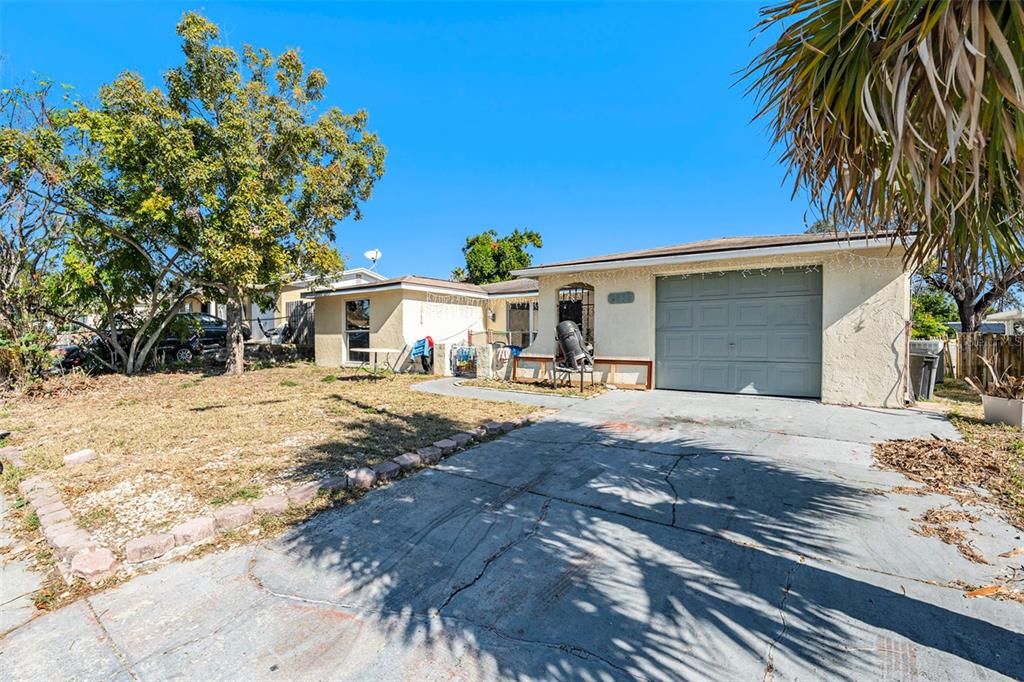 For Sale: $305,000 (4 beds, 2 baths, 1442 Square Feet)