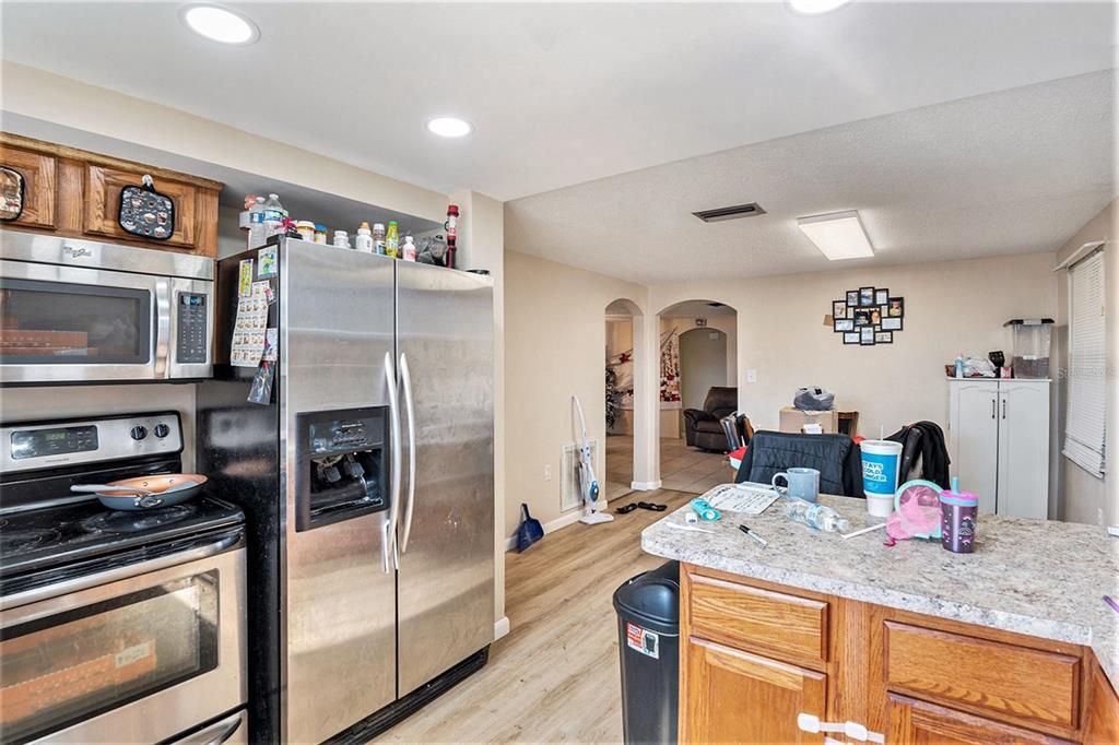 For Sale: $305,000 (4 beds, 2 baths, 1442 Square Feet)