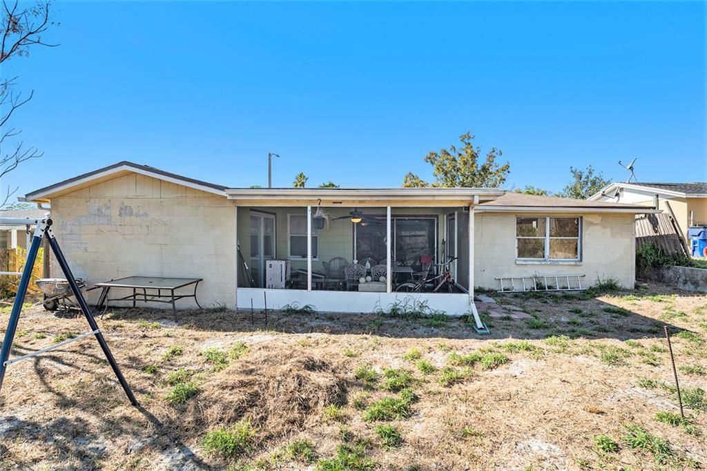 For Sale: $305,000 (4 beds, 2 baths, 1442 Square Feet)