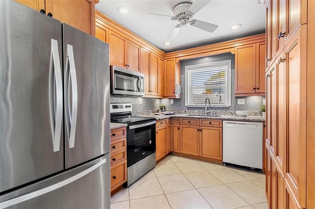 For Sale: $339,000 (2 beds, 1 baths, 824 Square Feet)