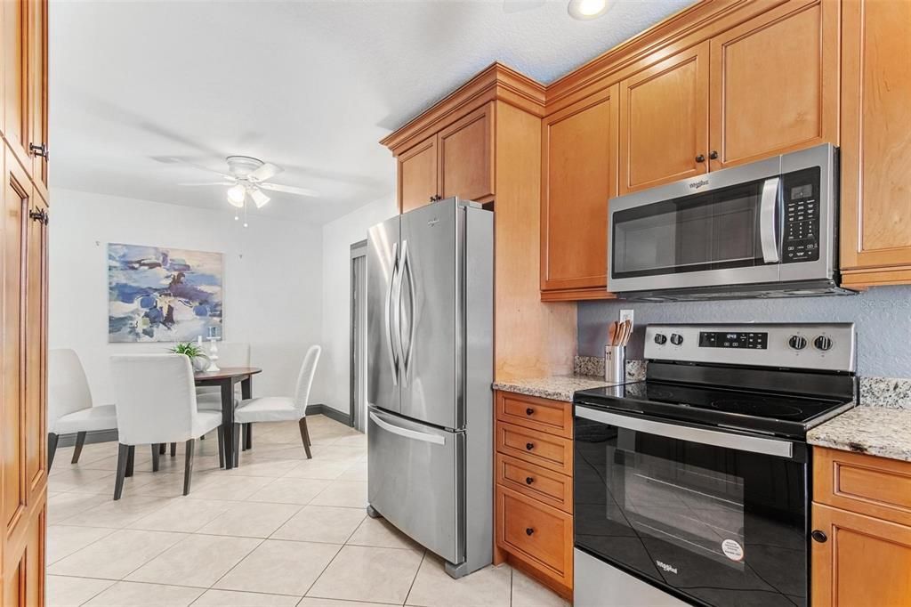 For Sale: $339,000 (2 beds, 1 baths, 824 Square Feet)