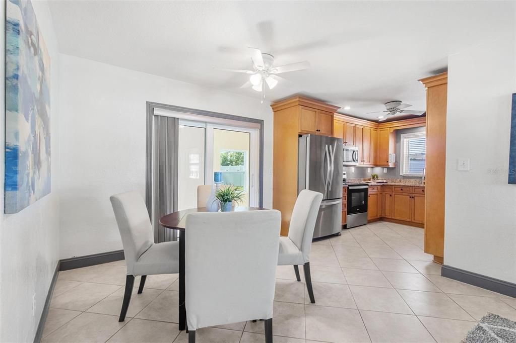 For Sale: $339,000 (2 beds, 1 baths, 824 Square Feet)