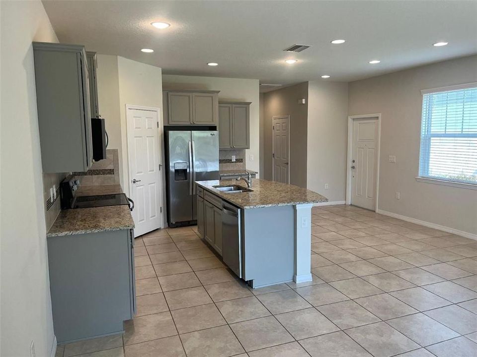 For Sale: $318,000 (3 beds, 2 baths, 1880 Square Feet)