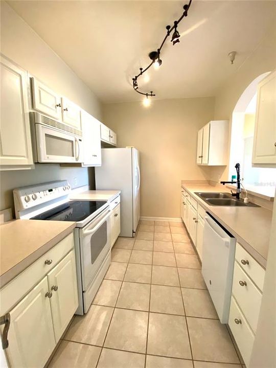 For Rent: $1,900 (2 beds, 2 baths, 1050 Square Feet)