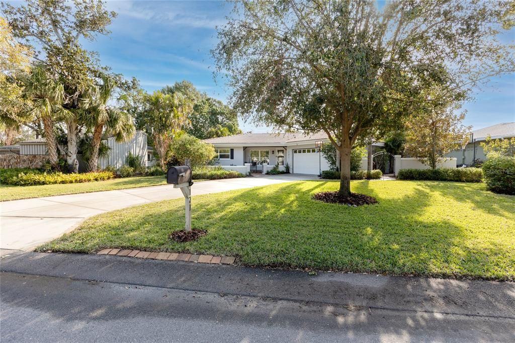 For Sale: $849,900 (3 beds, 2 baths, 2208 Square Feet)