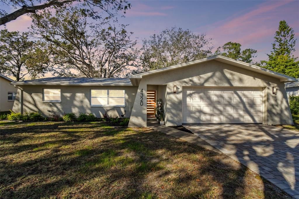 For Sale: $650,000 (4 beds, 2 baths, 1948 Square Feet)