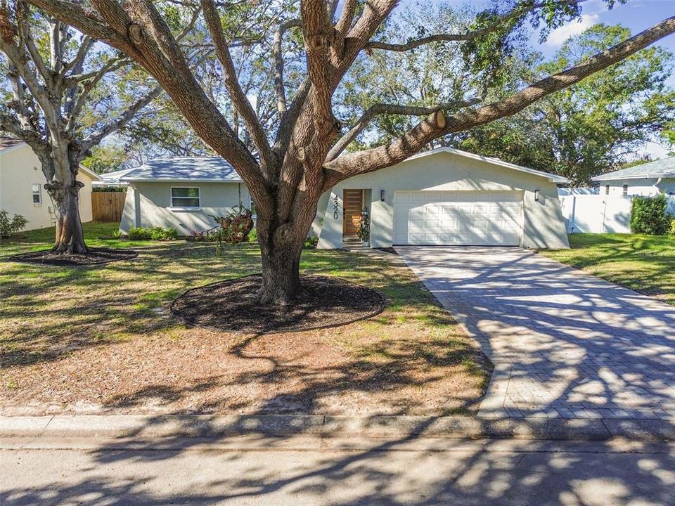 For Sale: $650,000 (4 beds, 2 baths, 1948 Square Feet)