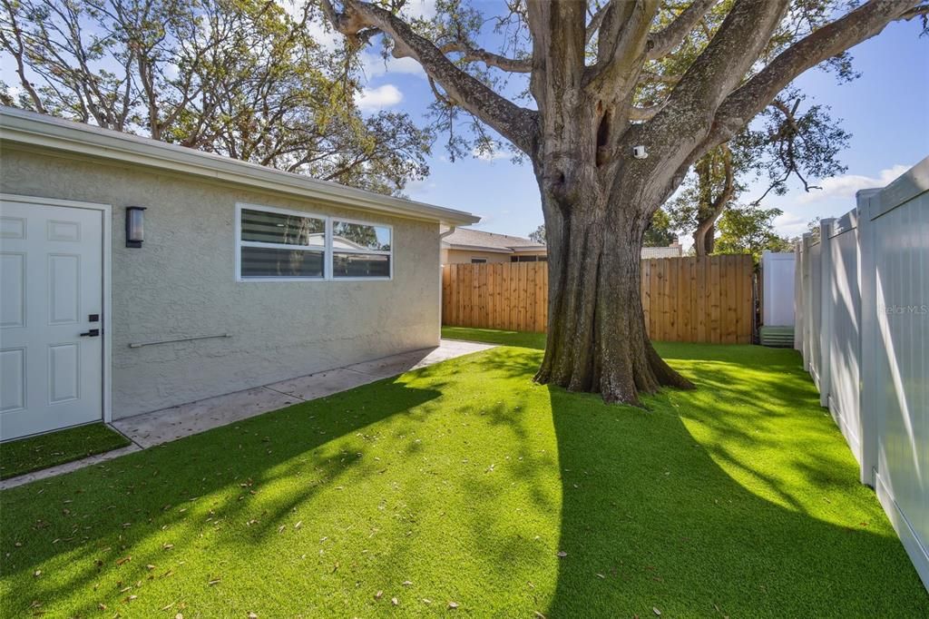 For Sale: $650,000 (4 beds, 2 baths, 1948 Square Feet)