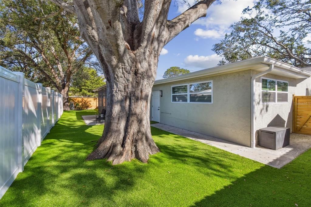 For Sale: $650,000 (4 beds, 2 baths, 1948 Square Feet)