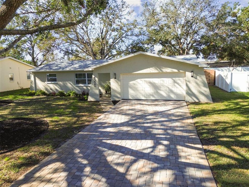 For Sale: $650,000 (4 beds, 2 baths, 1948 Square Feet)