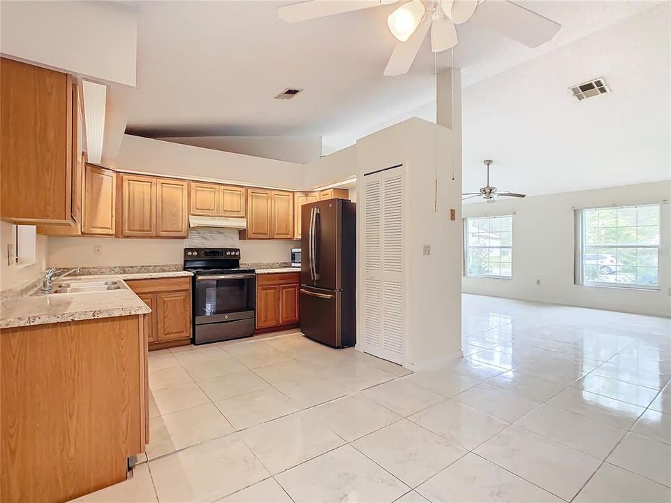 For Sale: $329,900 (3 beds, 2 baths, 1940 Square Feet)