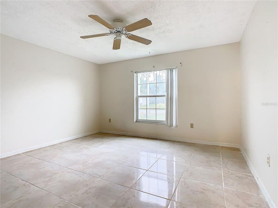 For Sale: $329,900 (3 beds, 2 baths, 1940 Square Feet)