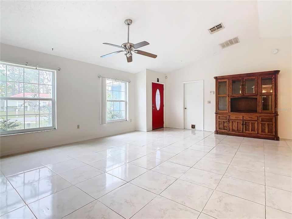 For Sale: $329,900 (3 beds, 2 baths, 1940 Square Feet)