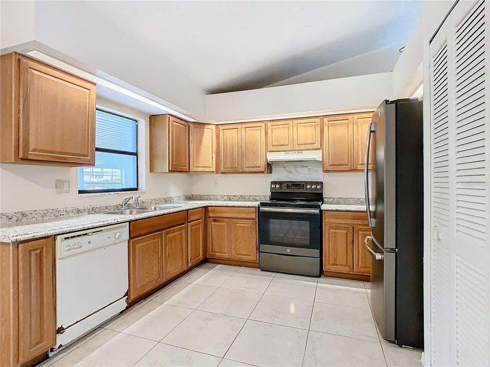 For Sale: $329,900 (3 beds, 2 baths, 1940 Square Feet)