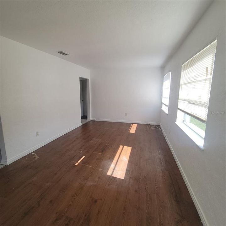 For Rent: $2,325 (3 beds, 1 baths, 1218 Square Feet)