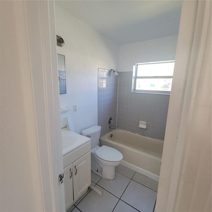 For Rent: $2,325 (3 beds, 1 baths, 1218 Square Feet)