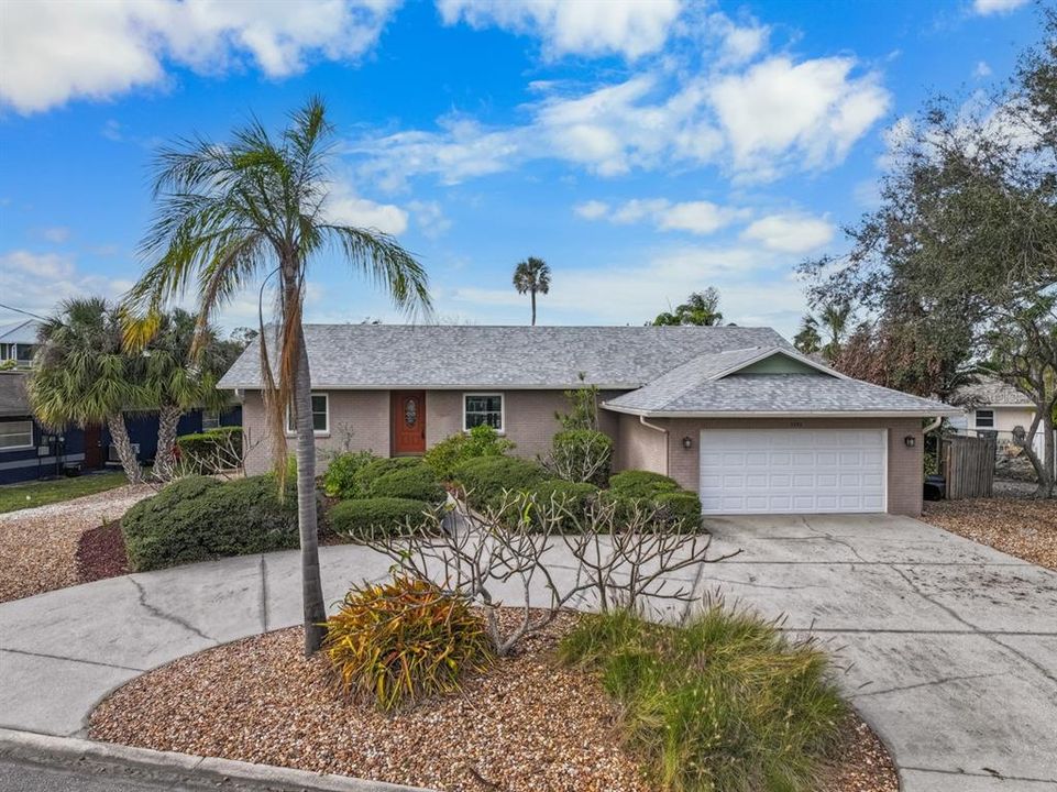 For Sale: $475,000 (3 beds, 2 baths, 1804 Square Feet)