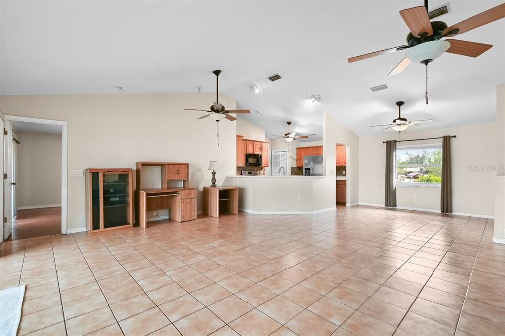 For Sale: $475,000 (3 beds, 2 baths, 1804 Square Feet)