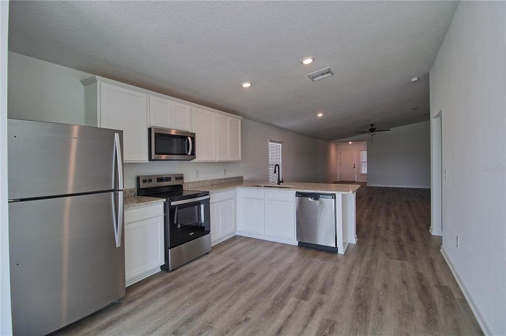 For Rent: $2,700 (3 beds, 2 baths, 1800 Square Feet)