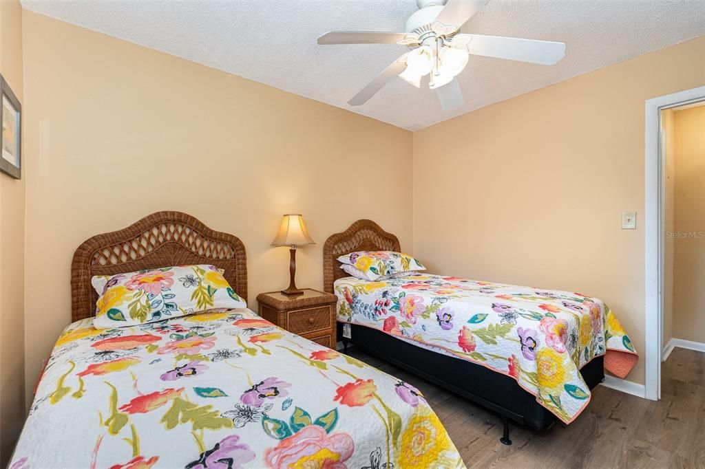 For Sale: $284,500 (2 beds, 2 baths, 1091 Square Feet)