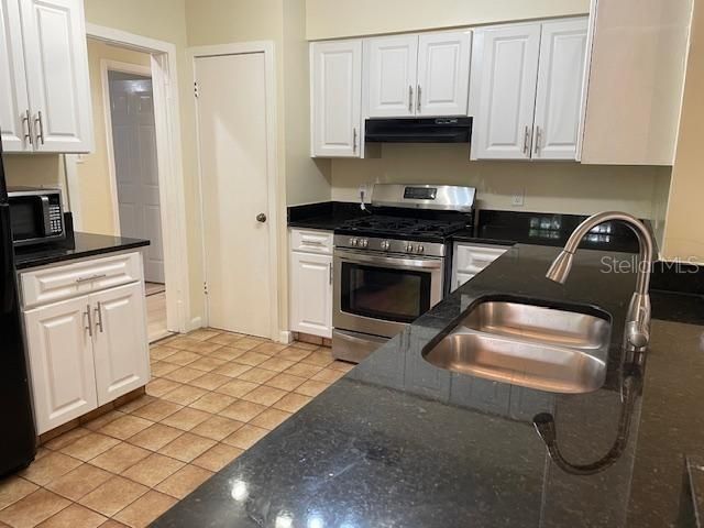 For Rent: $2,500 (3 beds, 2 baths, 1800 Square Feet)