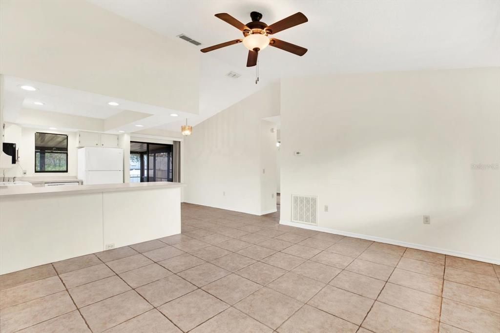 For Sale: $244,000 (2 beds, 1 baths, 832 Square Feet)