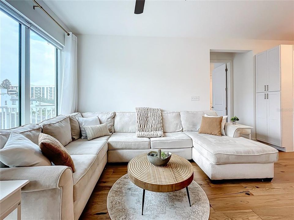 For Sale: $675,000 (2 beds, 2 baths, 1360 Square Feet)