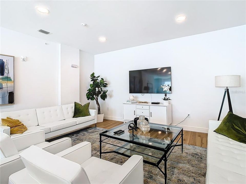 For Sale: $675,000 (2 beds, 2 baths, 1360 Square Feet)